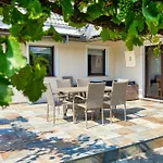 Jacuzzi, Bbq & Ev Plug - 5br Villi With Garden ヴィラ *