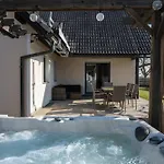Jacuzzi, Bbq & Ev Plug - 5br Villi With Garden ヴィラ *
