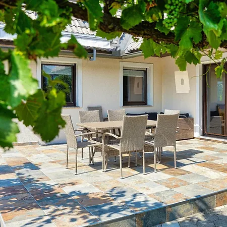 Jacuzzi, Bbq & Ev Plug - 5br Villi With Garden Villa *