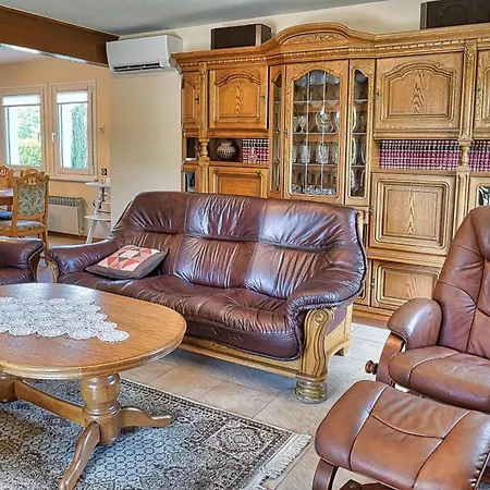 - Jacuzzi, Bbq & Ev Outlet Vila Limbuš