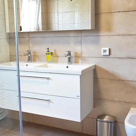 - Jacuzzi, Bbq & Ev Outlet Vila