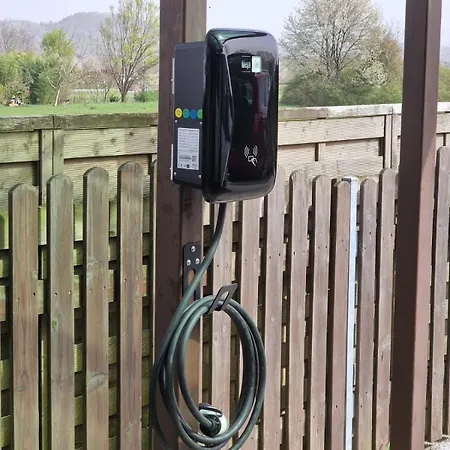 - Jacuzzi, Bbq & Ev Outlet Vila *