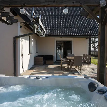 Jacuzzi, Bbq & Ev Plug - 5br Villi With Garden Villa *