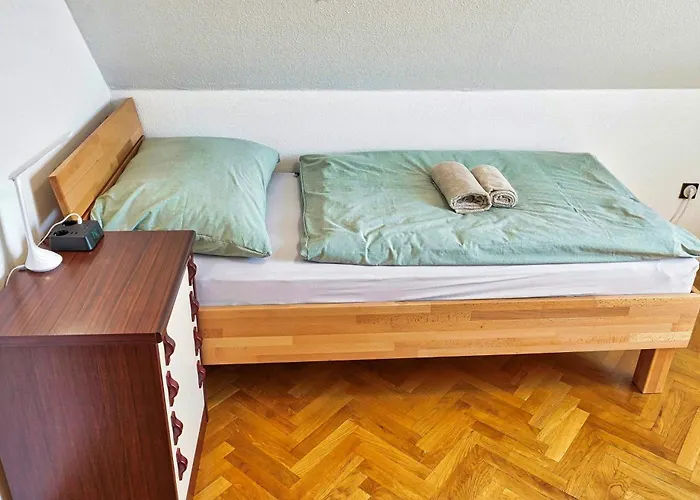 - Jacuzzi, Bbq & Ev Outlet Vila Limbuš