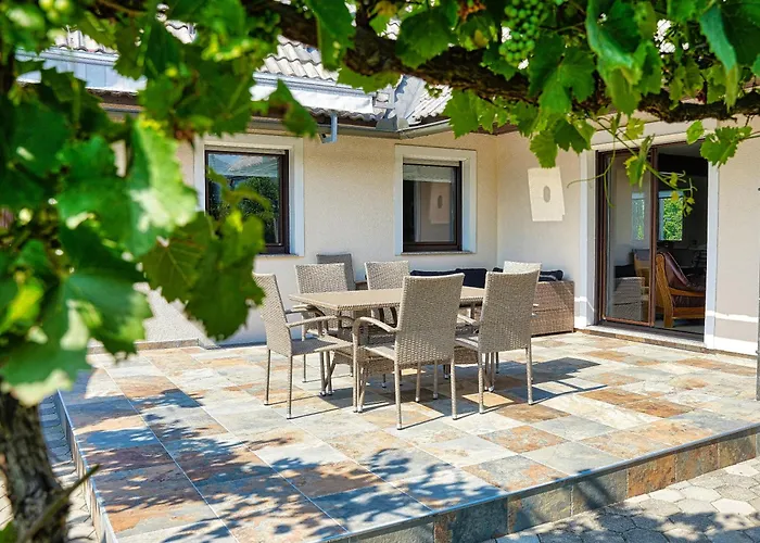 - Jacuzzi, Bbq & Ev Outlet Villa *