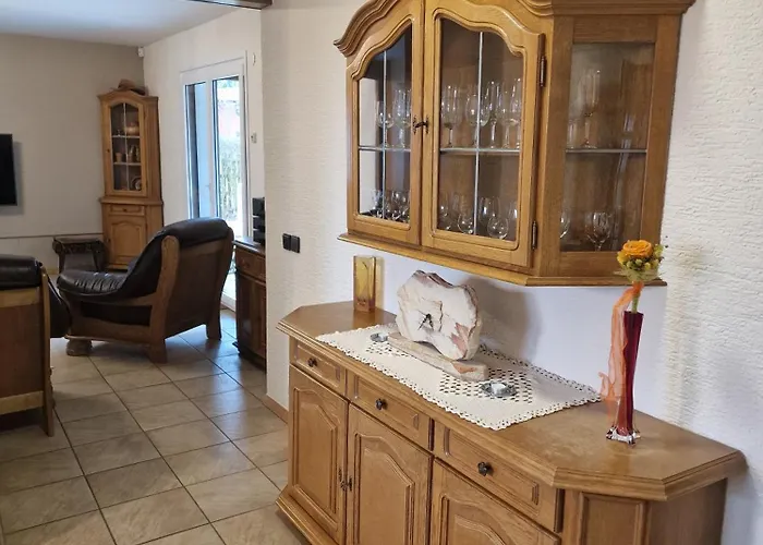 - Jacuzzi, Bbq & Ev Outlet Villa Limbus