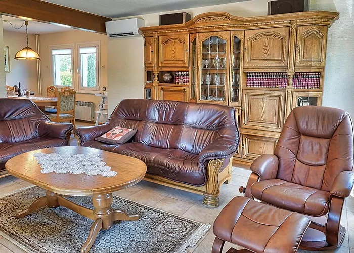 - Jacuzzi, Bbq & Ev Outlet Villa Limbus