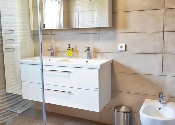 - Jacuzzi, Bbq & Ev Outlet Vila