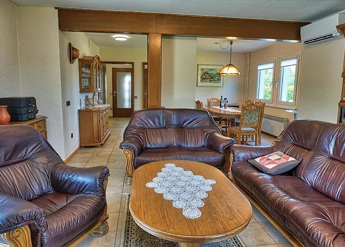 - Jacuzzi, Bbq & Ev Outlet Villa